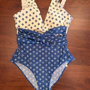 Summersalt The Twist Backflip Swimsuit Size 8
